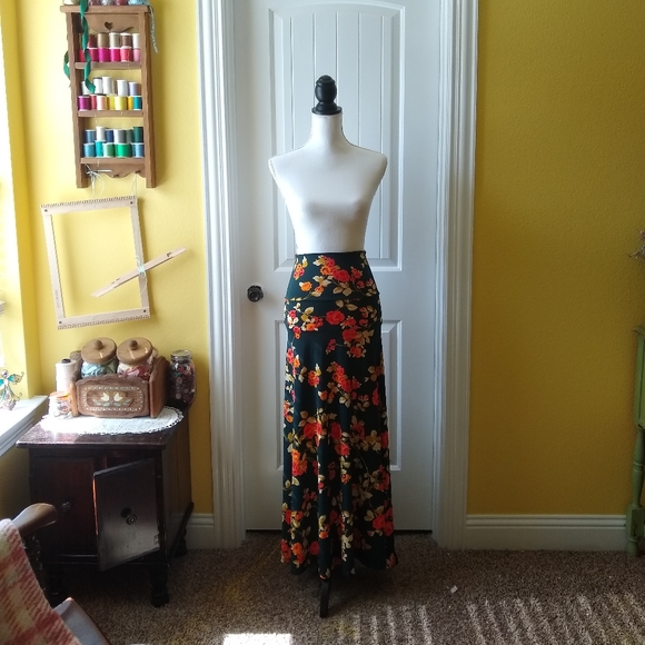 LuLaRoe Dresses & Skirts - LuLaRoe XXS Floral Maxi Skirt
